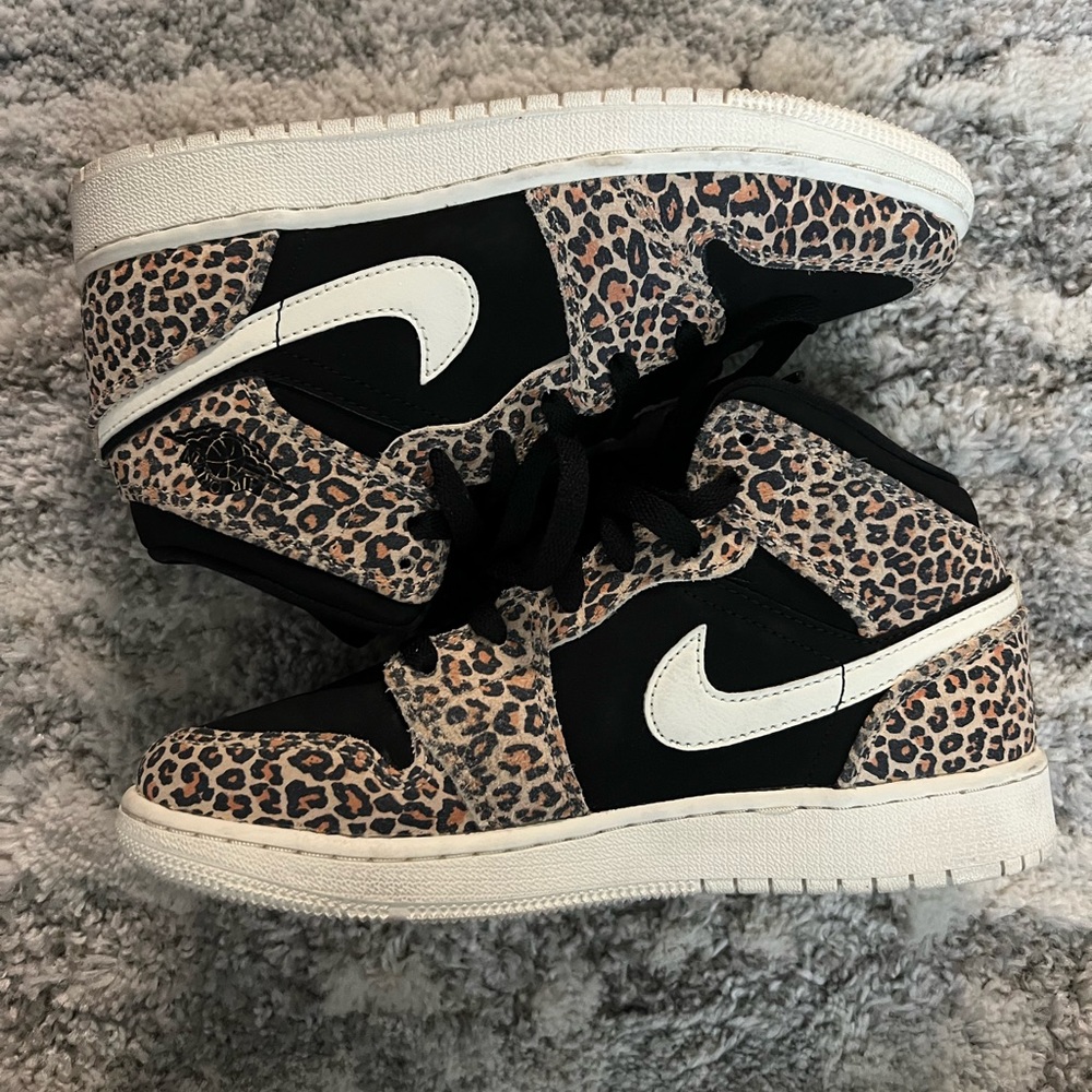 Air Jordan 1 Mid
